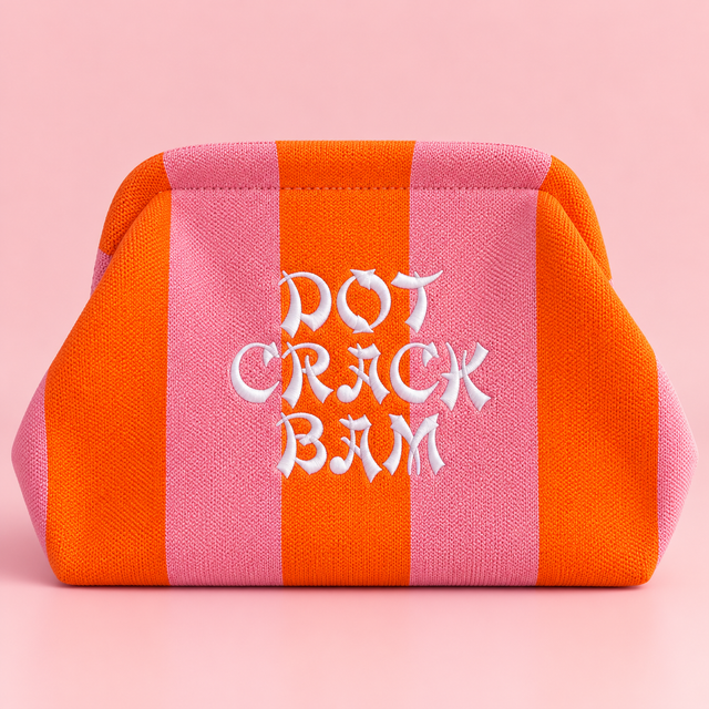 Signature Maxi Pouch Mahjong- Bordado