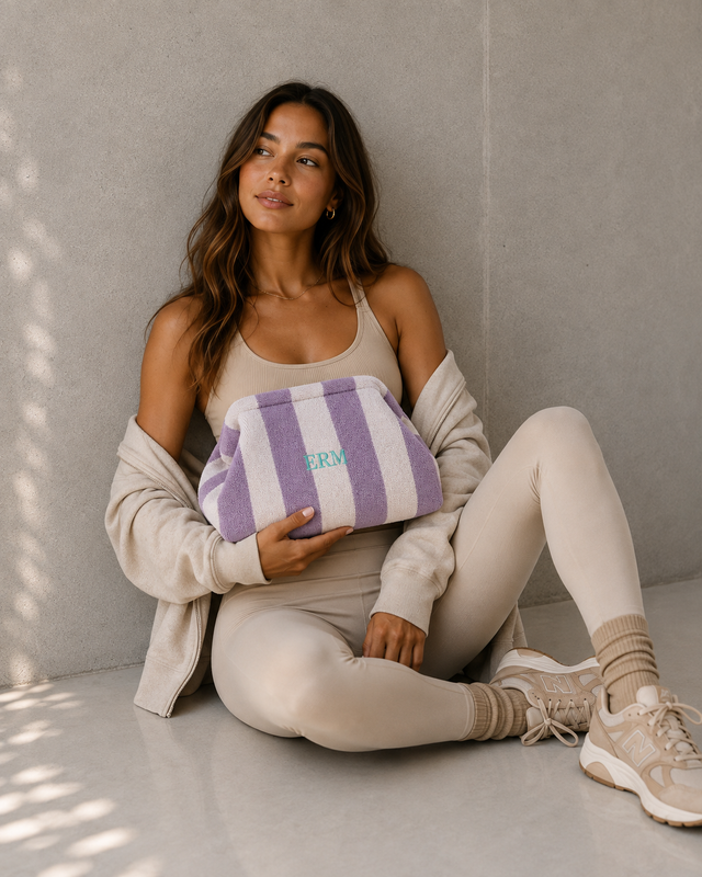 Signature Maxi Pouch Plush - Bordado