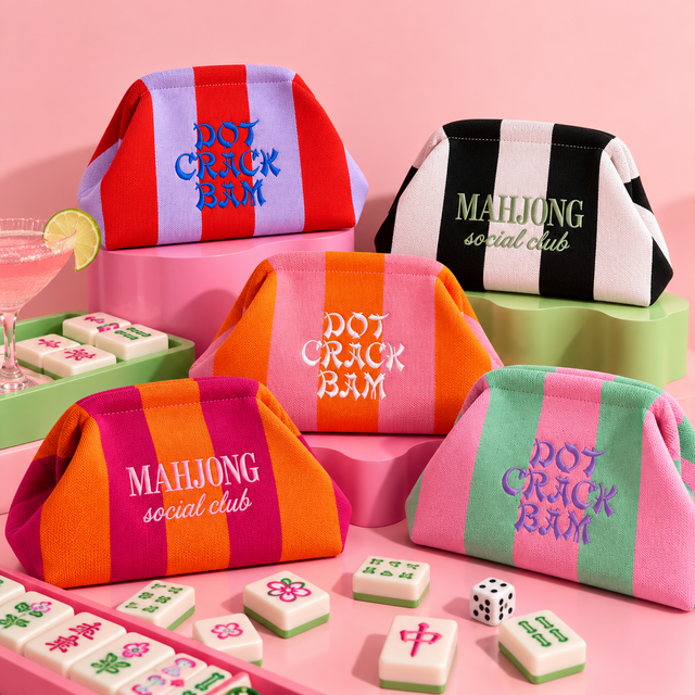 Signature Maxi Pouch Mahjong- Bordado