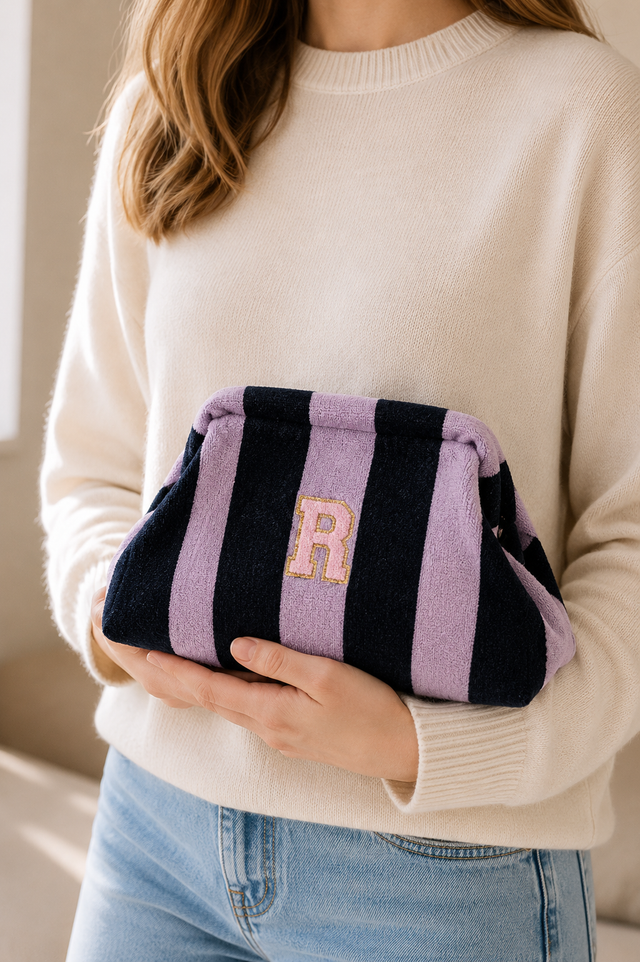 Maxi Pouch Black- So Aesthetic!
