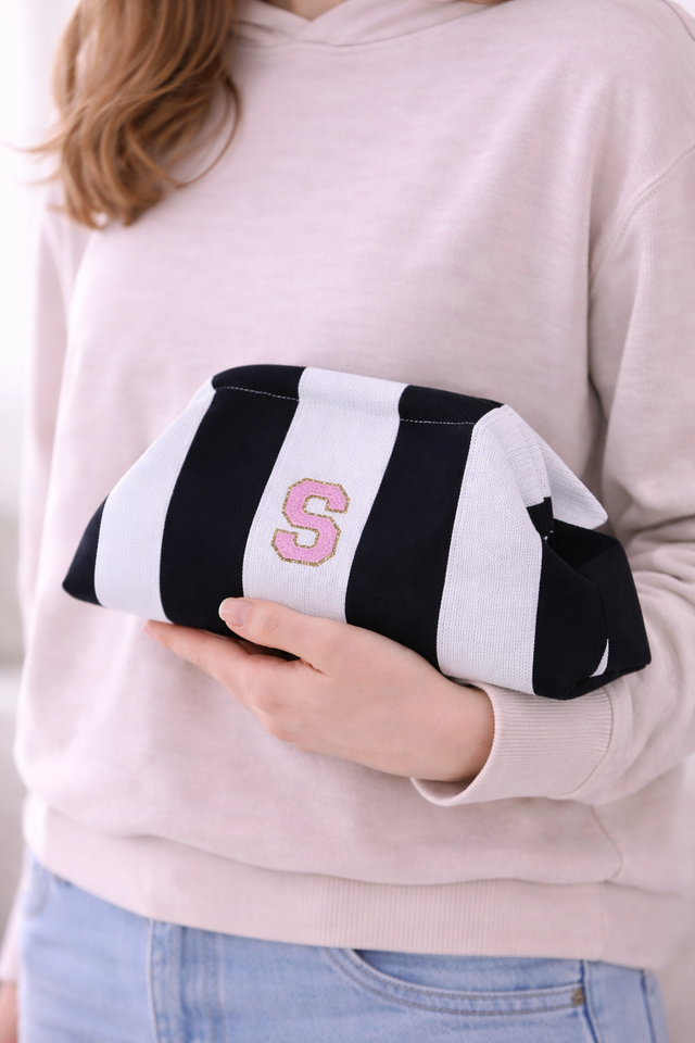 Maxi Pouch B&W- So Aesthetic!